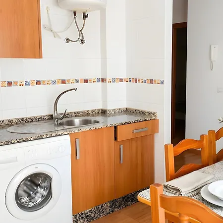 דירה Tranquilos Conil Facil Aparcamiento Con Patio Interior Solo Capetamos Familias Y Parejas קוניל דה לה פרונטרה