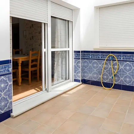 Tranquilos Conil Facil Aparcamiento Con Patio Interior Solo Capetamos Familias Y Parejas