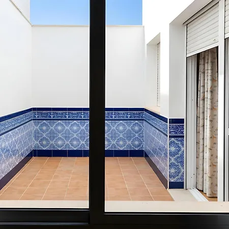Tranquilos Conil Facil Aparcamiento Con Patio Interior Solo Capetamos Familias Y Parejas