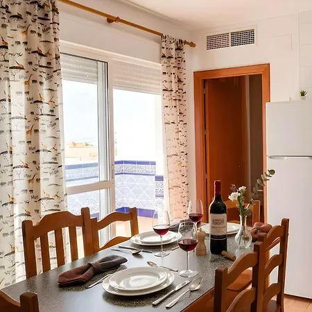Tranquilos Conil Facil Aparcamiento Con Patio Interior Solo Capetamos Familias Y Parejas דירה קוניל דה לה פרונטרה